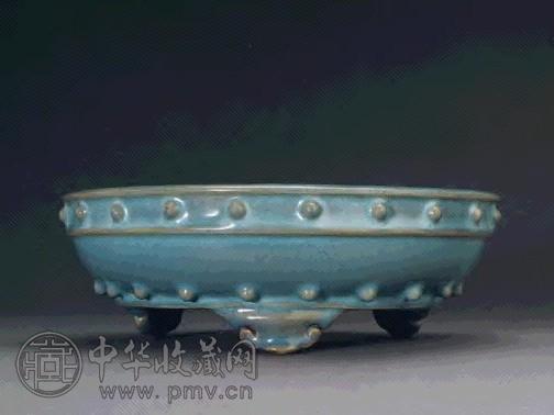 宋 钧窑月白釉鼓钉洗