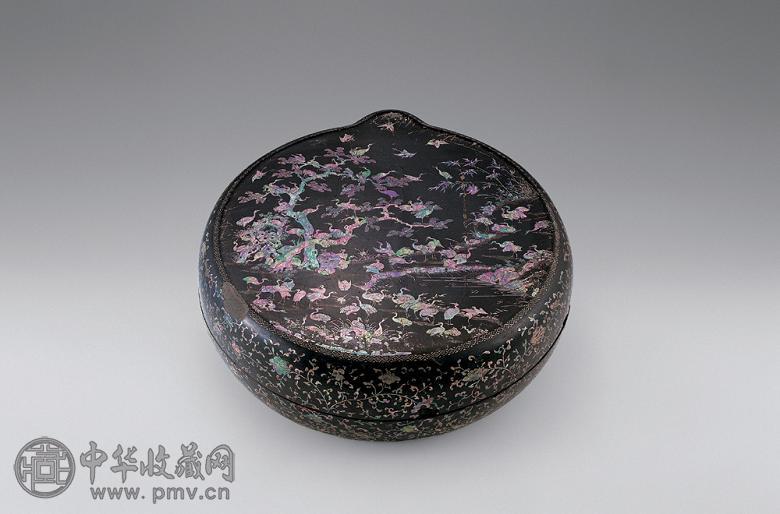 清 黑漆嵌螺钿百鹤桃形捧盒