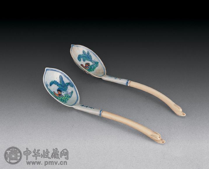 清乾隆 斗彩鸡纹汤匙(1对)
