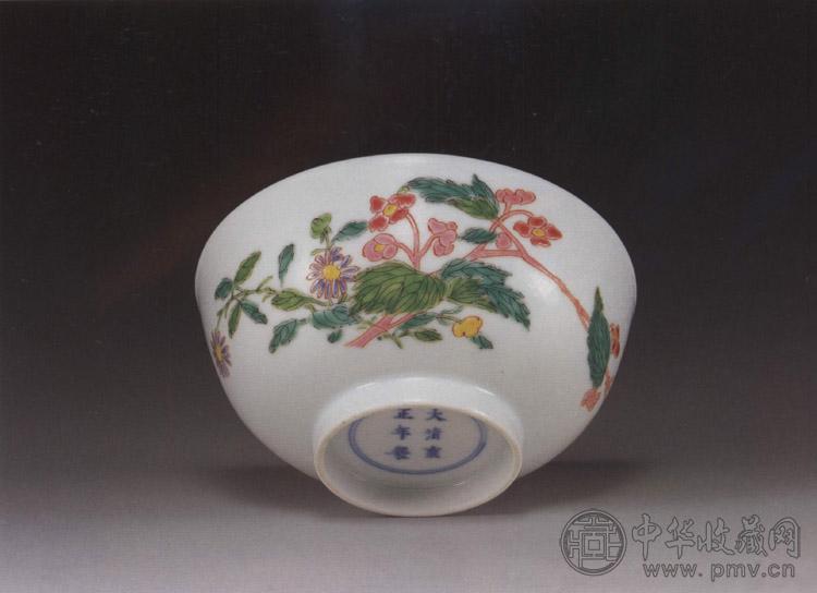 清雍正 粉彩花卉碗
