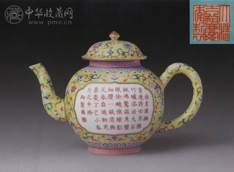 清嘉庆 绿地粉彩花卉诗文茶壶