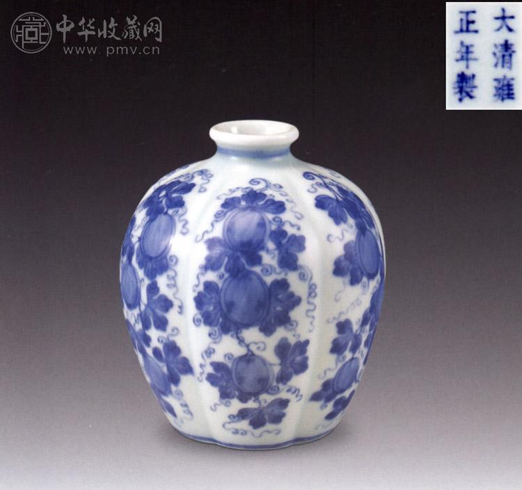 清雍正 青花瓜楞罐