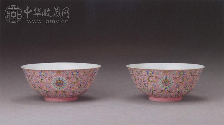 清嘉庆 粉色地粉彩福寿花卉纹碗(1对)