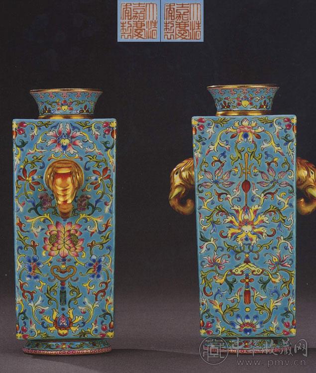 清嘉庆 松石绿地粉彩番莲纹琮式瓶(1对)