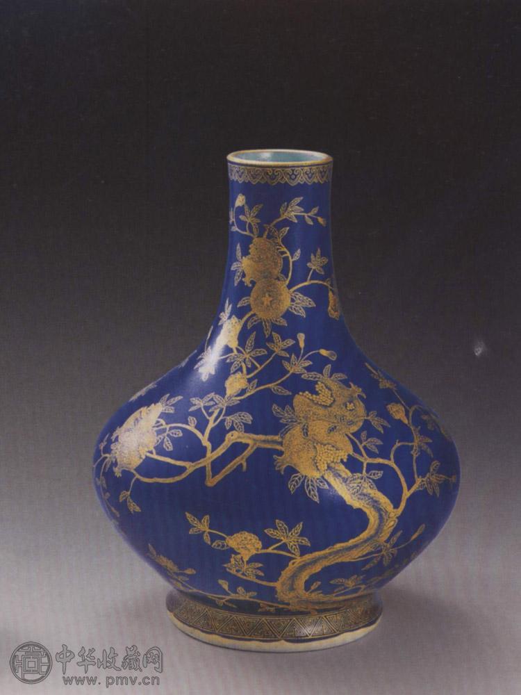 清乾隆 霁蓝釉描金花果扁瓶