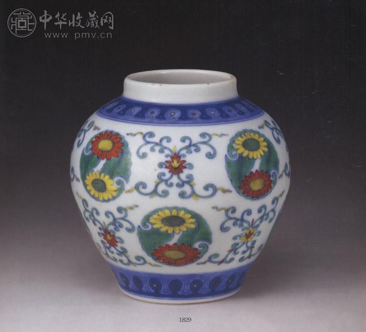 清乾隆 斗彩皮球花罐