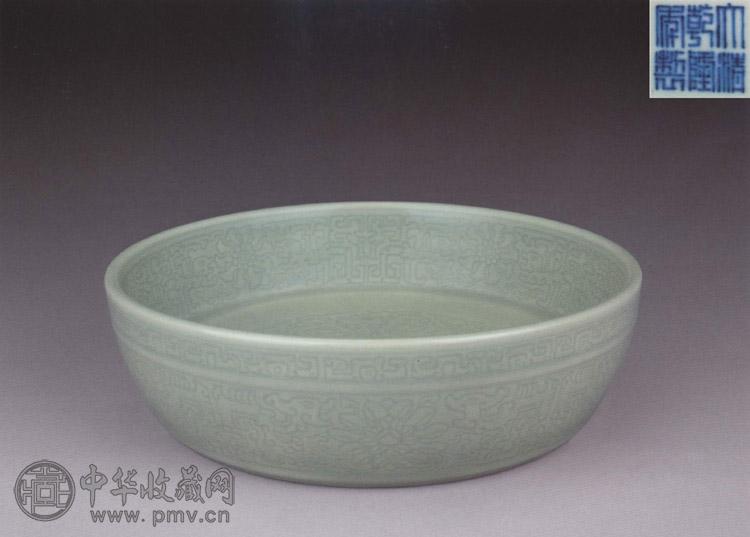 清乾隆 豆青釉刻螭龙花卉纹洗