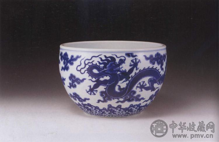 清乾隆 青花海水云龙缸