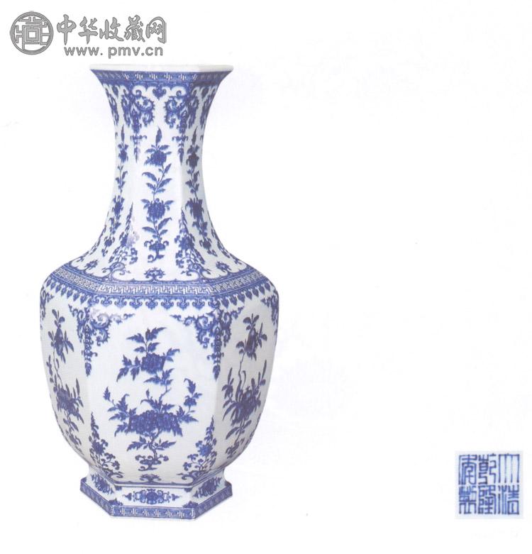 清乾隆 青花折枝花果纹六棱瓶