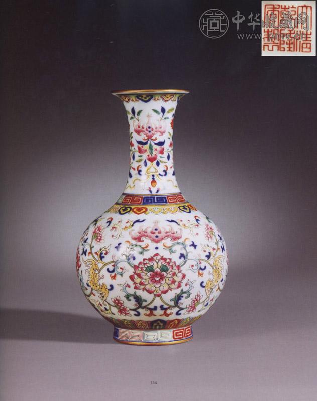 清乾隆 白地粉彩缠枝花卉“福寿”瓶