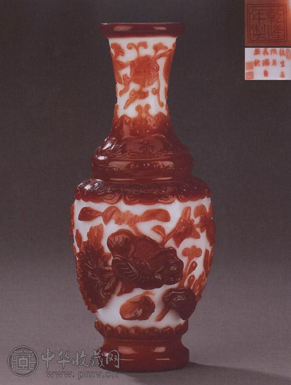 清乾隆 白地套红料题诗花卉饕餮纹撇口瓶